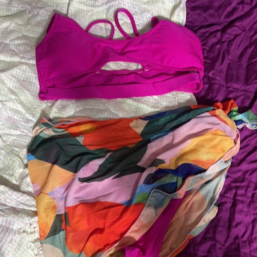 Nwot women’s M bikini - Picture 4 of 5